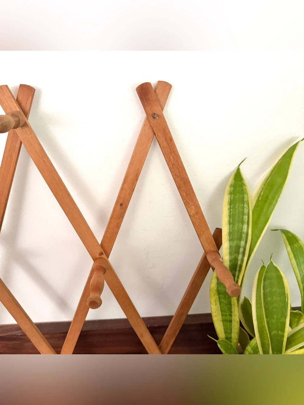 Vintage Accordion Rack Expanding Wooden Wall Hanger MCM Entryway Organizer 70s